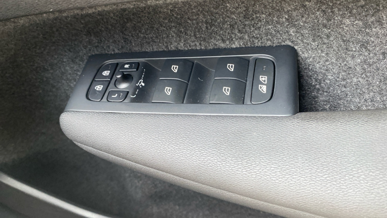 Volvo Xc40 170kW Recharge Plus 69kWh 5dr Auto Electric Estate